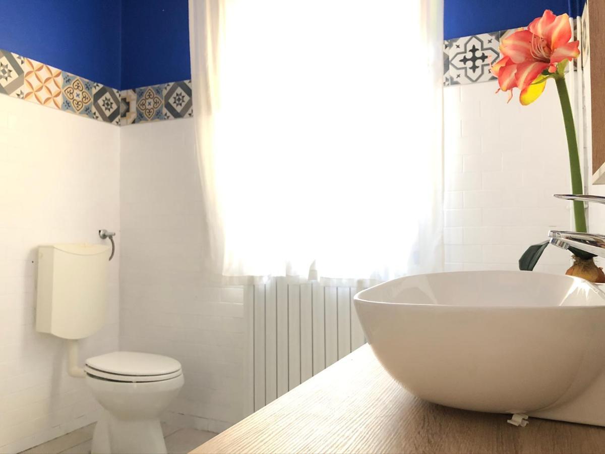 Clua Holiday House Porto Ceresio Luaran gambar