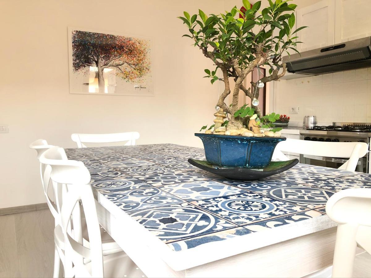 Clua Holiday House Porto Ceresio Luaran gambar