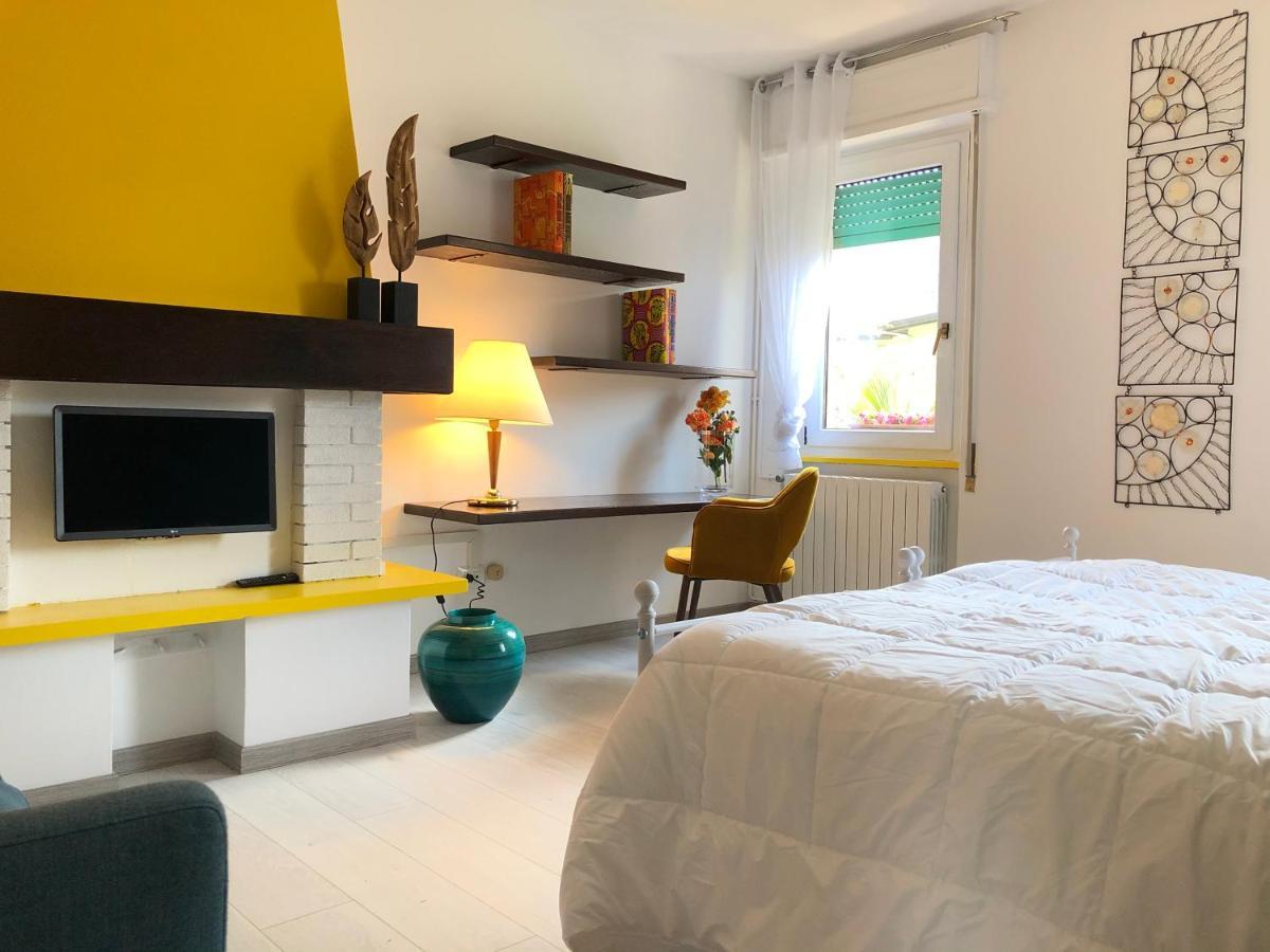 Clua Holiday House Porto Ceresio Luaran gambar