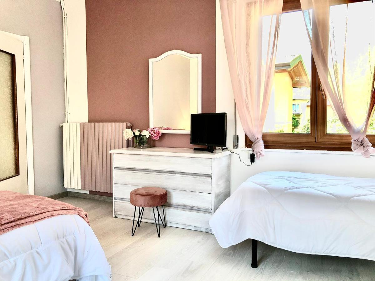Clua Holiday House Porto Ceresio Luaran gambar