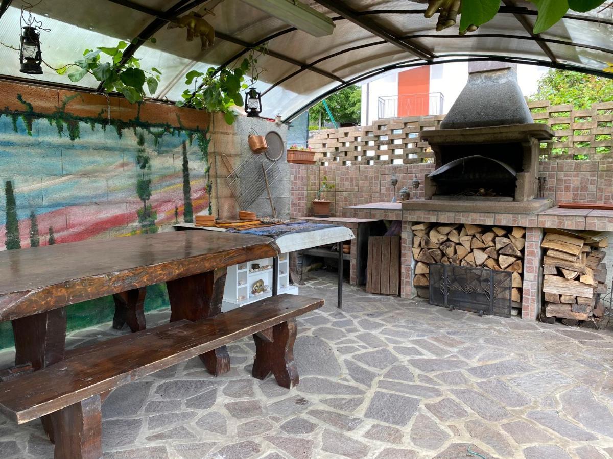 Clua Holiday House Porto Ceresio Luaran gambar